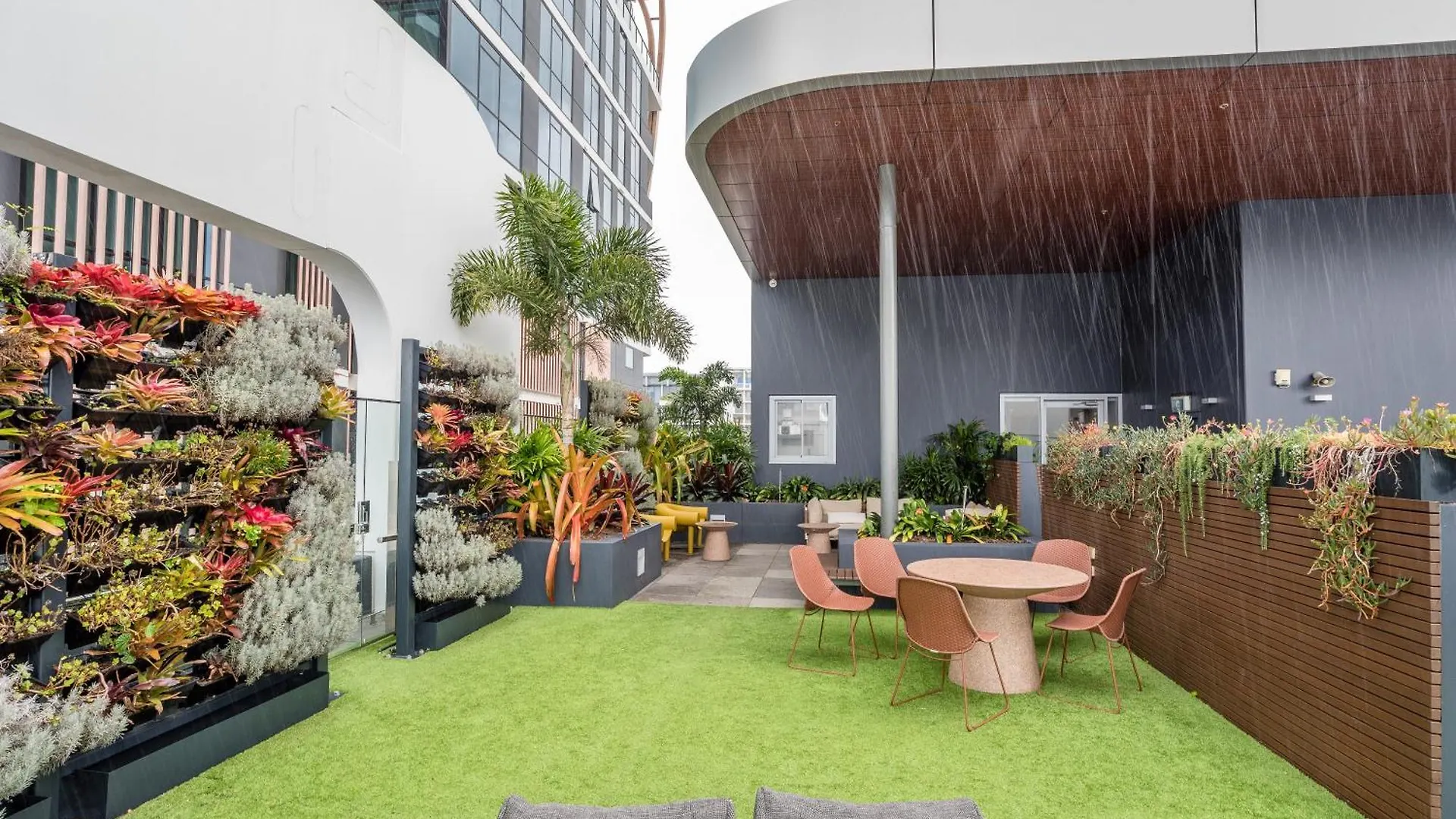 Modern 2 Bedroom Apartment With Parking South Brisbane