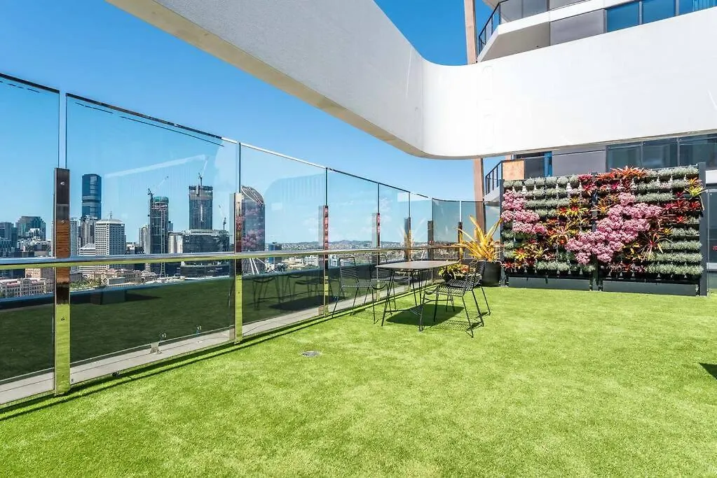 Modern 2 Bedroom Apartment With Parking South 布里斯班